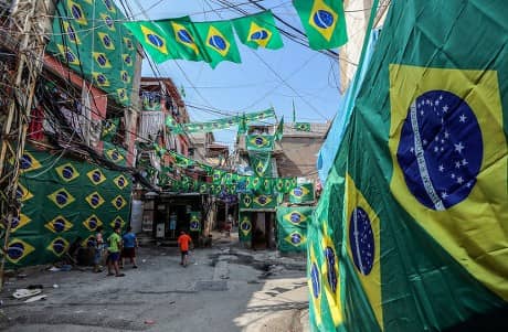 لماذا يحتفل لبنان بفوز البرازيل؟