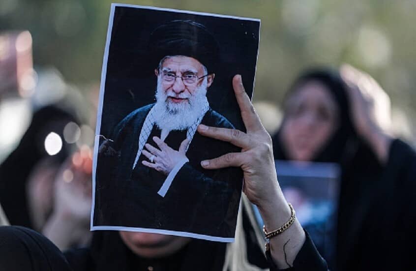 مراسم تشييع خامنئي تمتد ستة أيام عبر إيران والعراق