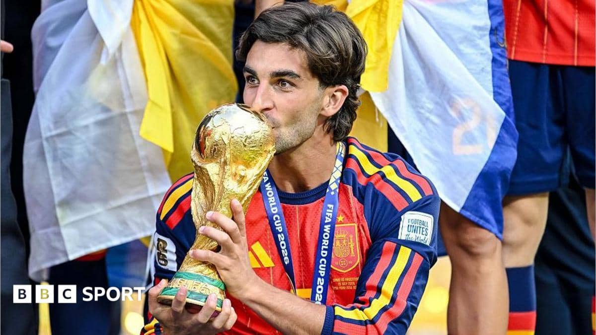 هل يبقى نجم كأس العالم توريس في برشلونة؟