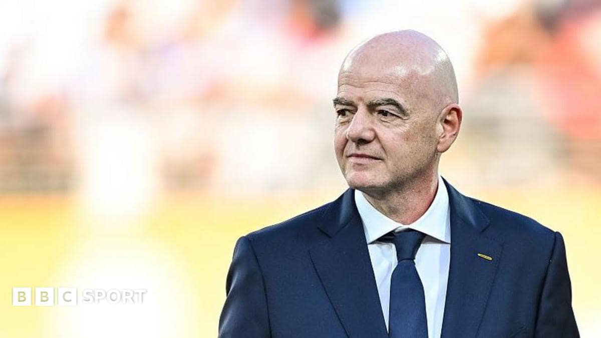 لاعبون يتحدون رئيس الفيفا: «التغيير ضروري»