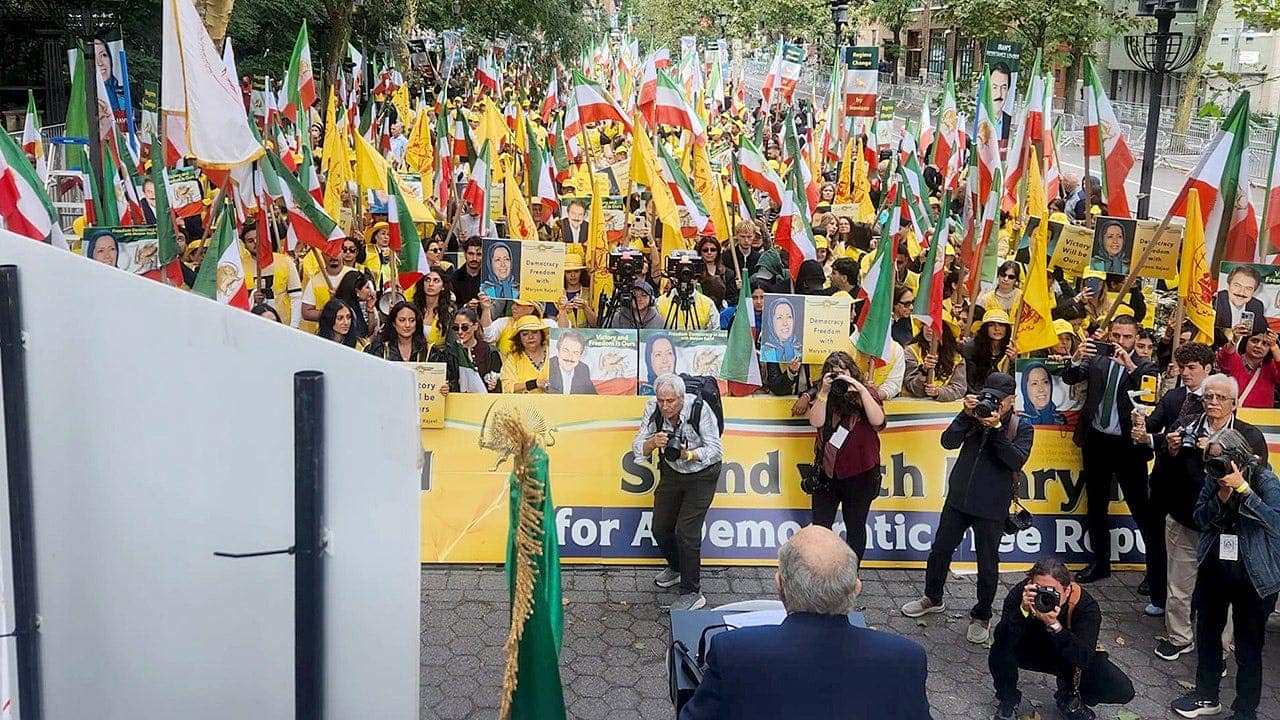 إيران تحول مواطنيها إلى جواسيس لمراقبة المغتربين
