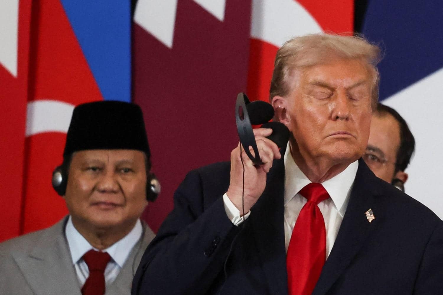 برابوو يتعثر: كم من الضغوط الأمريكية يتحمل الرئيس الإندونيسي؟