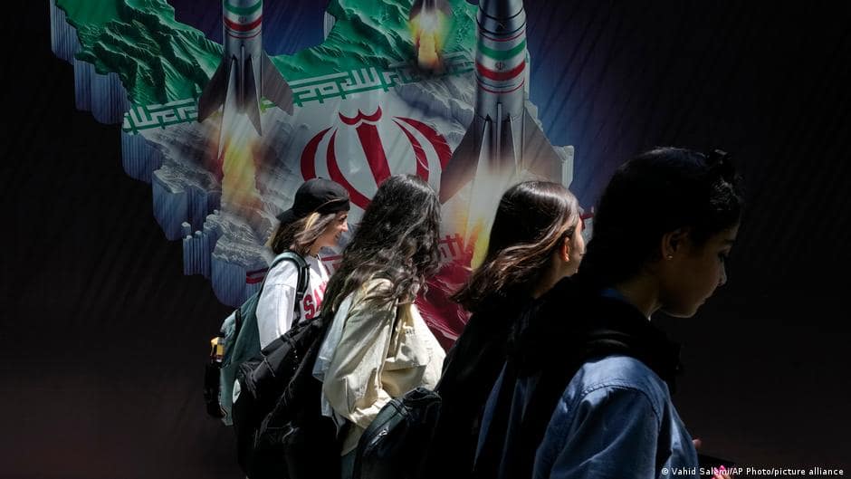 إيران تبحث عن طرق جديدة لفرض الحجاب وسط رفض متزايد من النساء