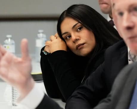 مواطنة أمريكية تقاضي الحكومة بعد إطلاق وكيل هجرة الرصاص عليها من الخلف